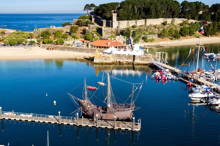 Baiona está cerca de la Casa de Campo Los Carballos