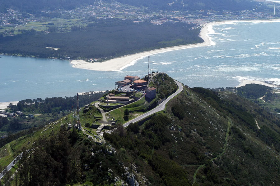 Monte Santa Tecla cerca de Casa Campo Los Carballos